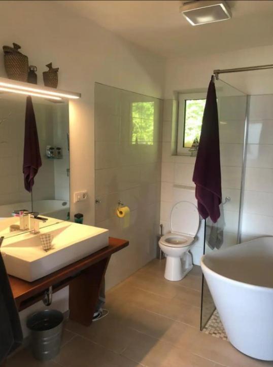 Ruhige Bergvilla In Alleinlage Am Mondsee Mit Seeblick Bergblick Und Whirlpool Innerschwand Exterior foto
